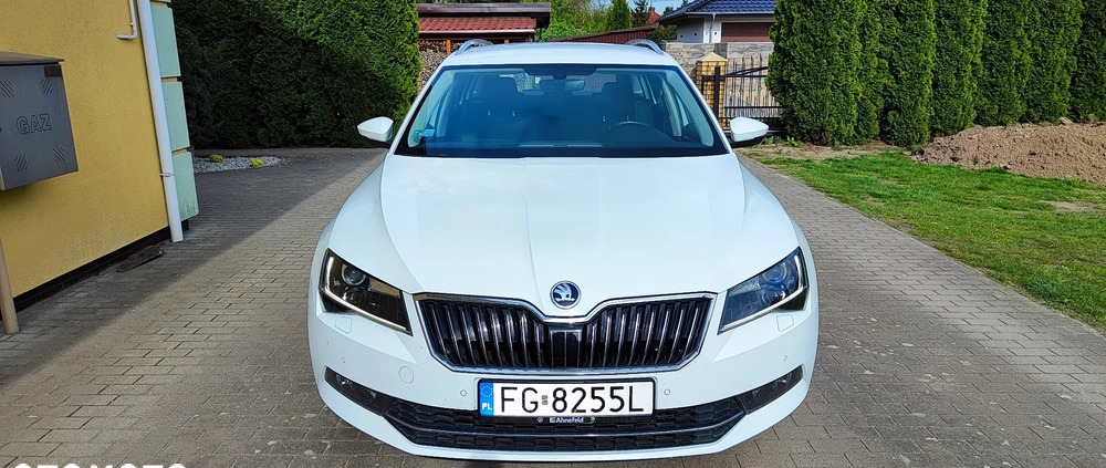 Skoda Superb cena 75000 przebieg: 161805, rok produkcji 2017 z Woźniki małe 137